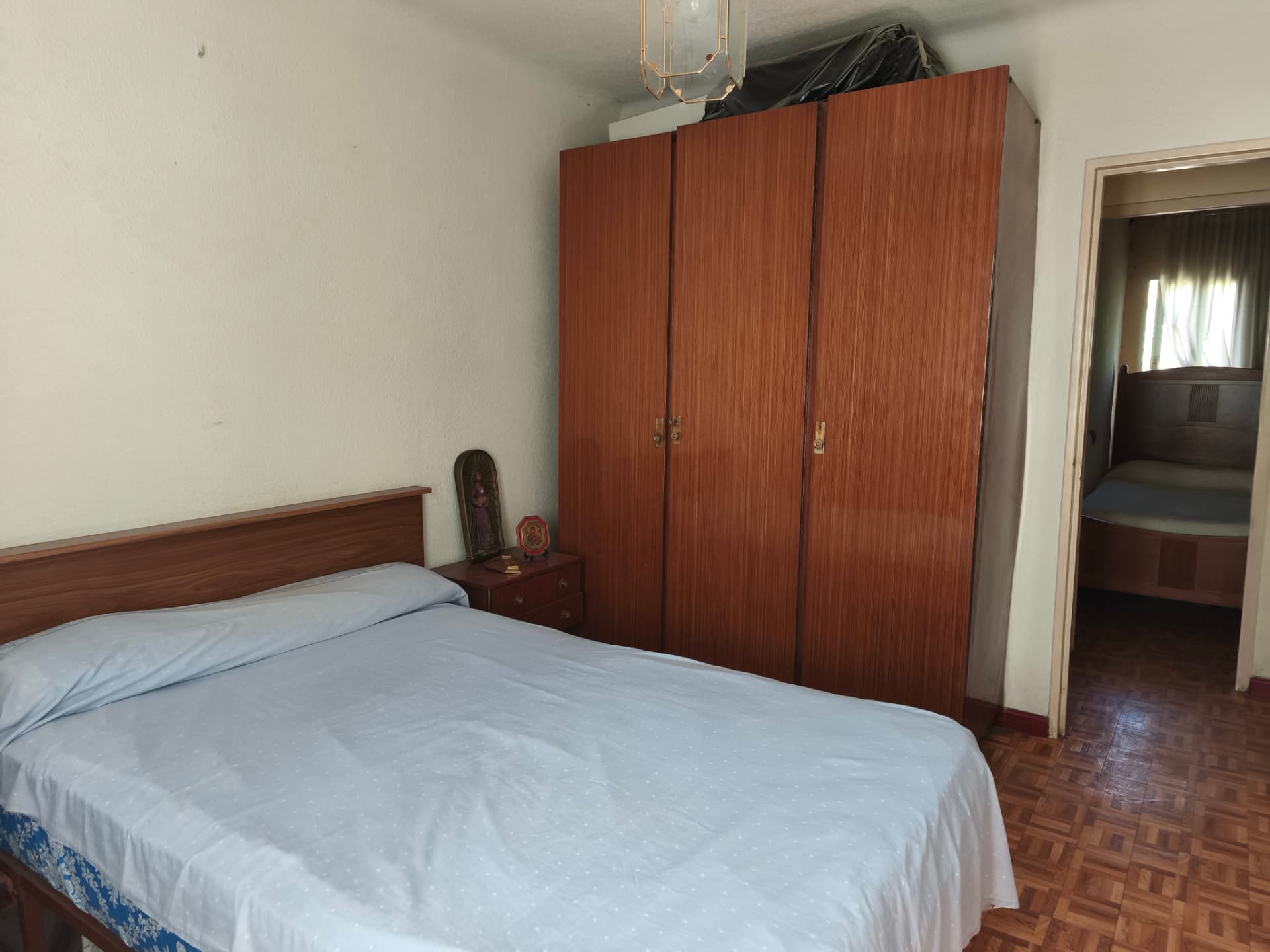 Dormitorio con armario del piso en Calle del Arroyo Belincoso, Moratalaz, Madrid